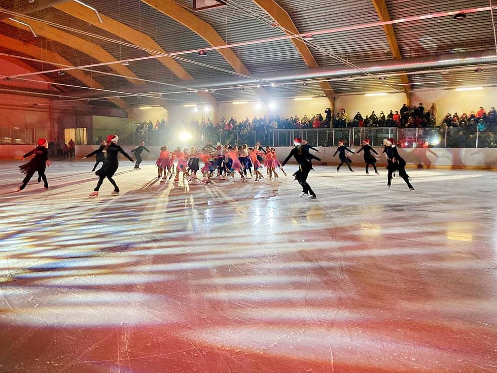 Viime vuonna Kontiolahden joulunavaus keräsi jäähallin täyteen yleisöä.
