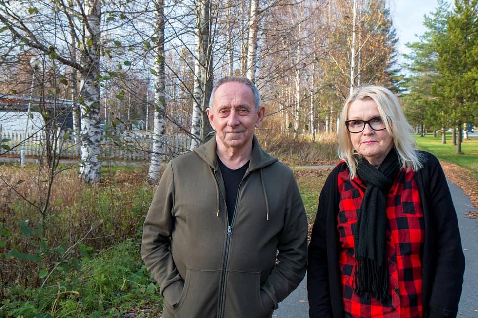 Pertti Meriläinen ja Eila Turunen ovat päätoimittajina ollessaan saaneet paikallislehtikerhosta hyvää vertaistukea.