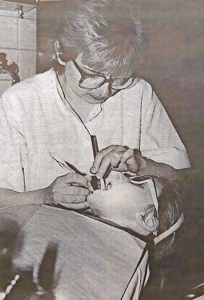 Alle 19-vuotiaiden hammashoito vei vuonna 1992 Enon hammaslääkärien työajasta niin ison ajan, ettei aikuisten hampaiden hoitamiselle tahtonut jäädä aikaa.