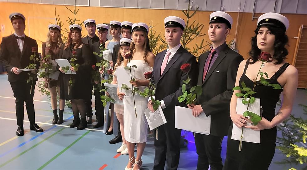 Kontiolahden lukion uudet ylioppilaat lakitettiin itsenäisyyspäivän kynnyksellä.