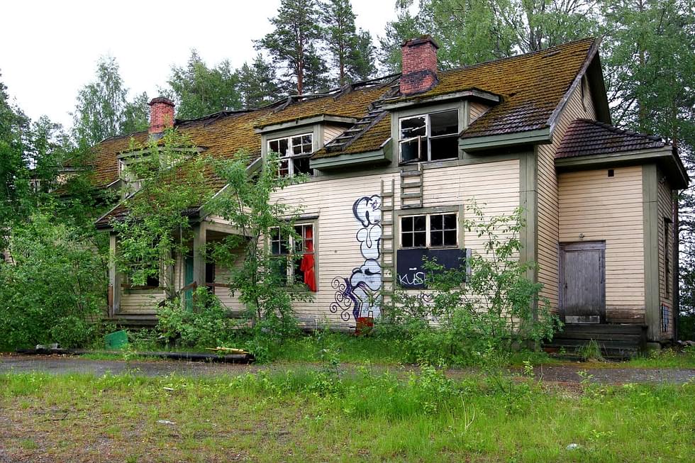 Jäätyään tyhjilleen Vallisärkkätalo ränsistyi. Se purettiin lopullisesti vuonna 2015.