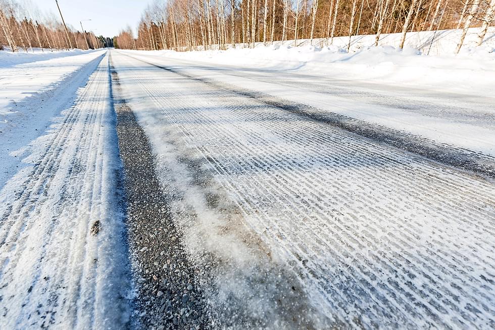 Muun muassa teiden uraisuudesta voi ilmoittaa Tienkäyttäjän linjalle.