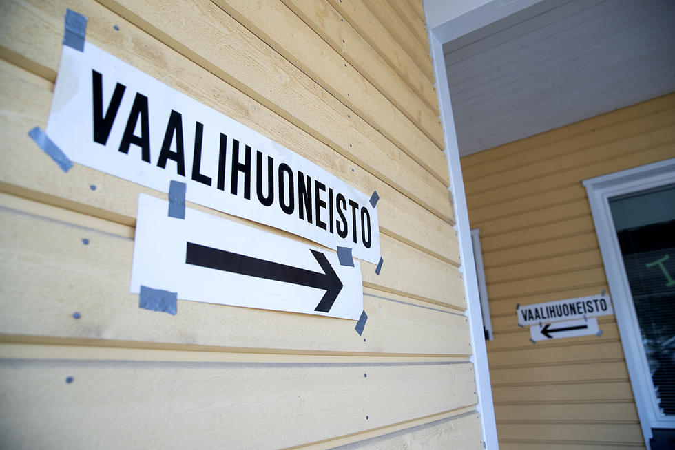 Ukkolan äänestysalue on yhdistetty Uimaharjuun ja Louhiojan äänestysalue Enoon. 