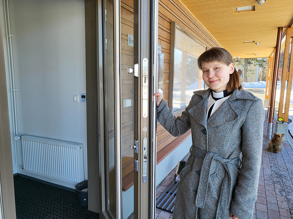 Parisen vuotta sitten valmistunut seurakuntakeskus toimii seurakuntalaisten kohtaamispaikkana. Kati Nissi haluaa olla mukana kehittämässä toimintaa.