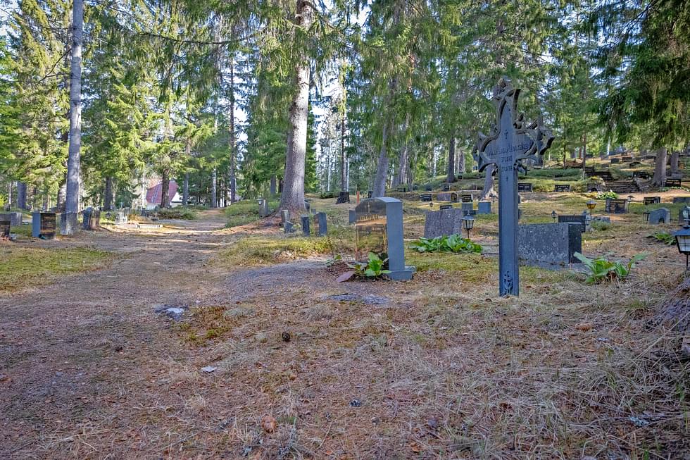 Joensuun seurakuntien hautakarttapalvelusta löytyvät muun muassa Enon Leporinteen hautausmaan hautapaikat. Arkistokuva.