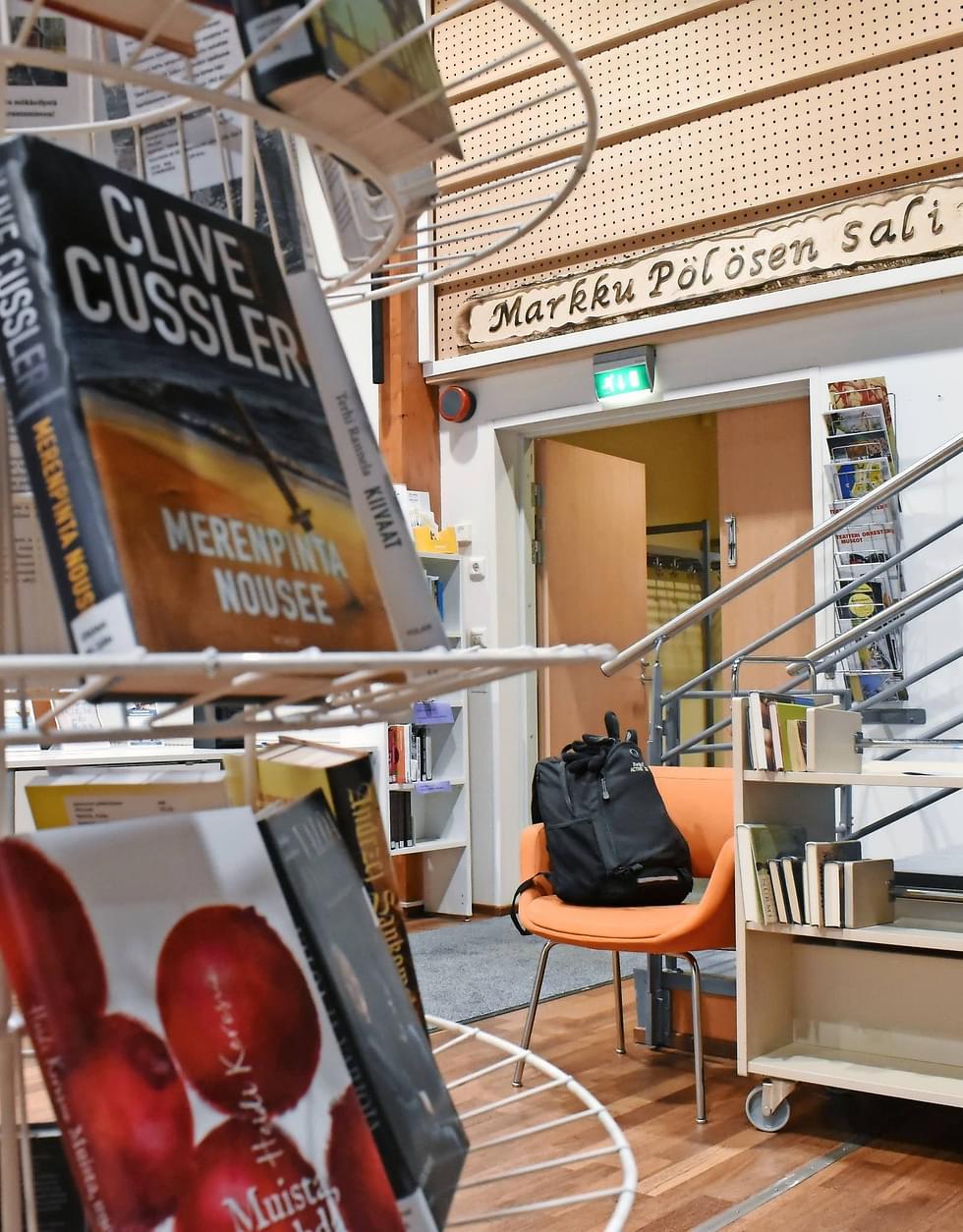 Yhtenä talouden sopeutumittamiskeinona Joensuun valtuustolle esitetään muutoksia kirjastoihin. Uimaharjun kirjasto siirtyisi suunnitelmissa mahdollisuuksien mukaan koululle.