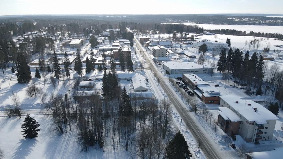 Kontiolahden kunnan viimeisistä vuosikymmenistä kertova teos tarjoilee lukijalleen runsaasti sekä tietoa että näkökulmia kunnan kehittymisestä.
