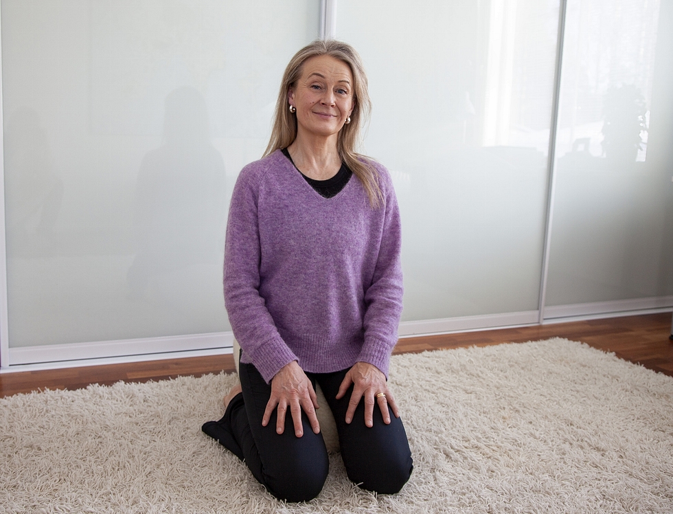 Seija Turtiainen opastaa mindfulness-menetelmän avulla tietoiseen, hyväksyvään läsnäoloon.