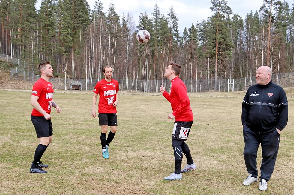 Jere Juurinen (vas.), Sauli Kettunen ja Toni Tahvanainen aloittivat LehPan riveissä tällä kaudella. Valmentaja Jouni Lehtimäki toteaa, että tärkeintä joukkuetta kootessa on säilyttää hyvä yhteishenki.