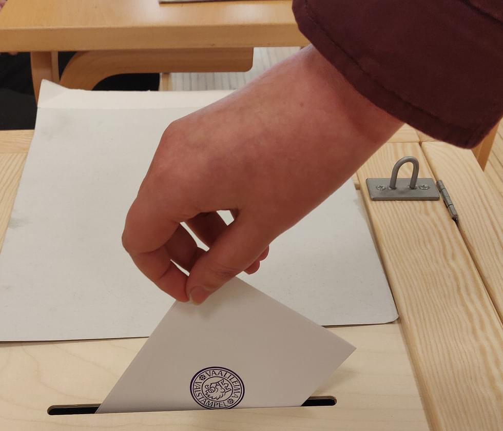 Viime eduskuntavaalien äänestysprosentti oli 72,1. Parikkalassa äänesti 65 prosenttia äänioikeutetuista, Rautjärvellä 65,3.