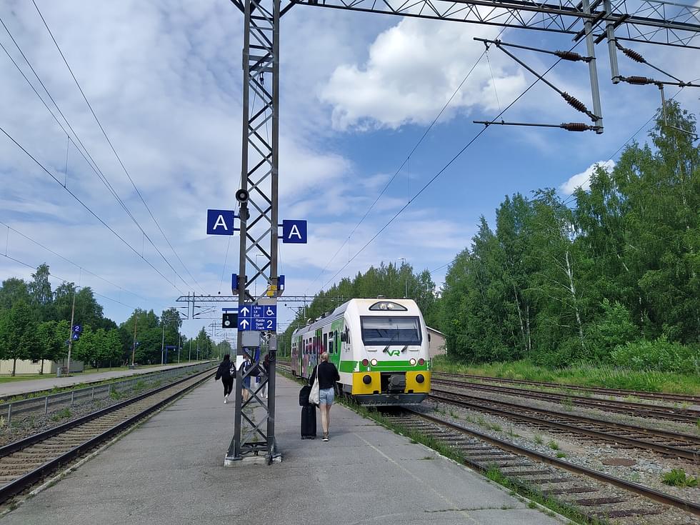 Parikkalasta pääsee toistaiseksi vain Savonlinnaan asti, mutta toiveena on, että rata avattaisiin Pieksämäelle saakka. 