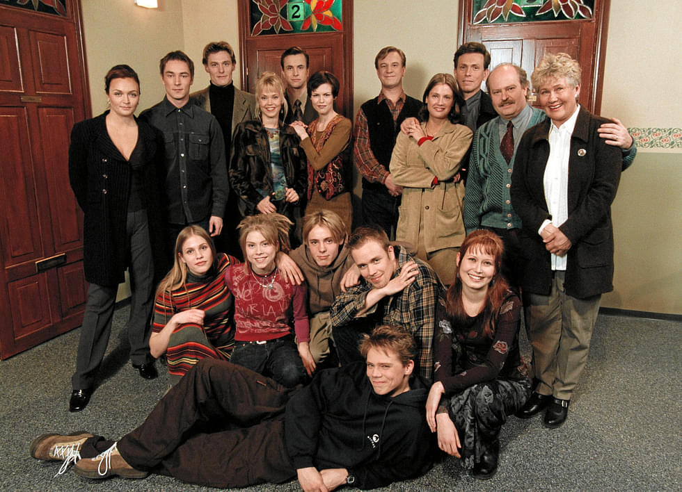 Suosikkisarjan näyttelijöitä silloin, kun sarja alkoi pyöriä televisiossa. 