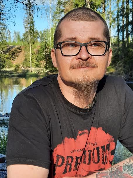Mikko Ojansuulle Hiitolanjoki on tullut jo entuudestaan tutuksi perheen retkeilyistä alueella sekä kuvauskeikoista.

