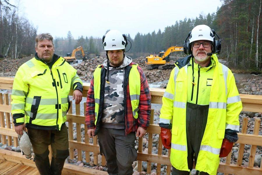 Heikki Vaittinen, Aatu Vaittinen ja Markus Tapaninen ovat laittaneet Lahnasenkoskea uuteen kuosiin.