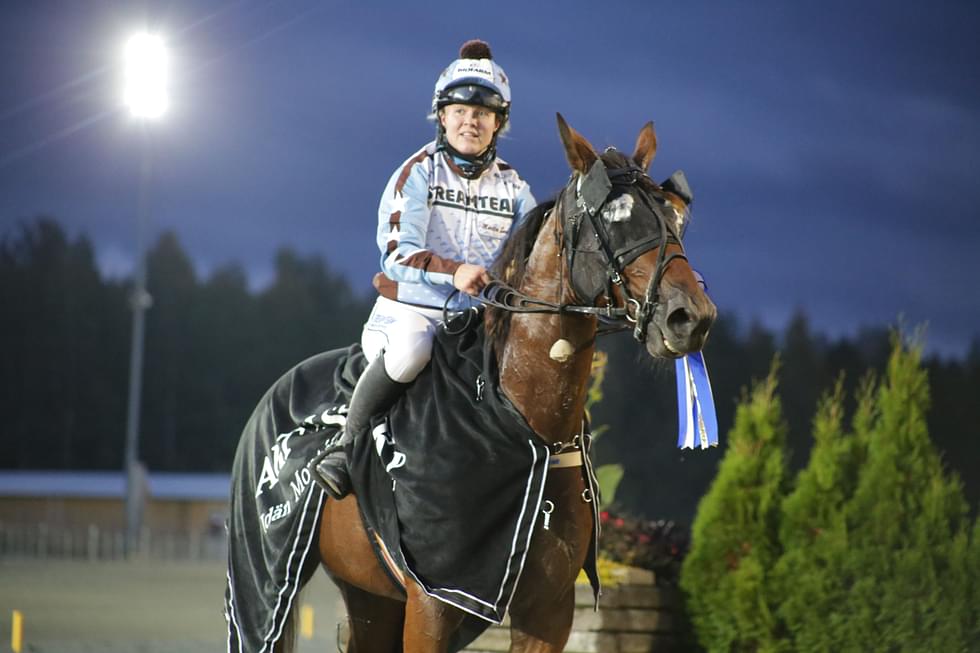 Gambling Face ja Martta Smura ottivat voiton Oulun raveissa. Kuva on viime vuodelta Joensuun raveista.