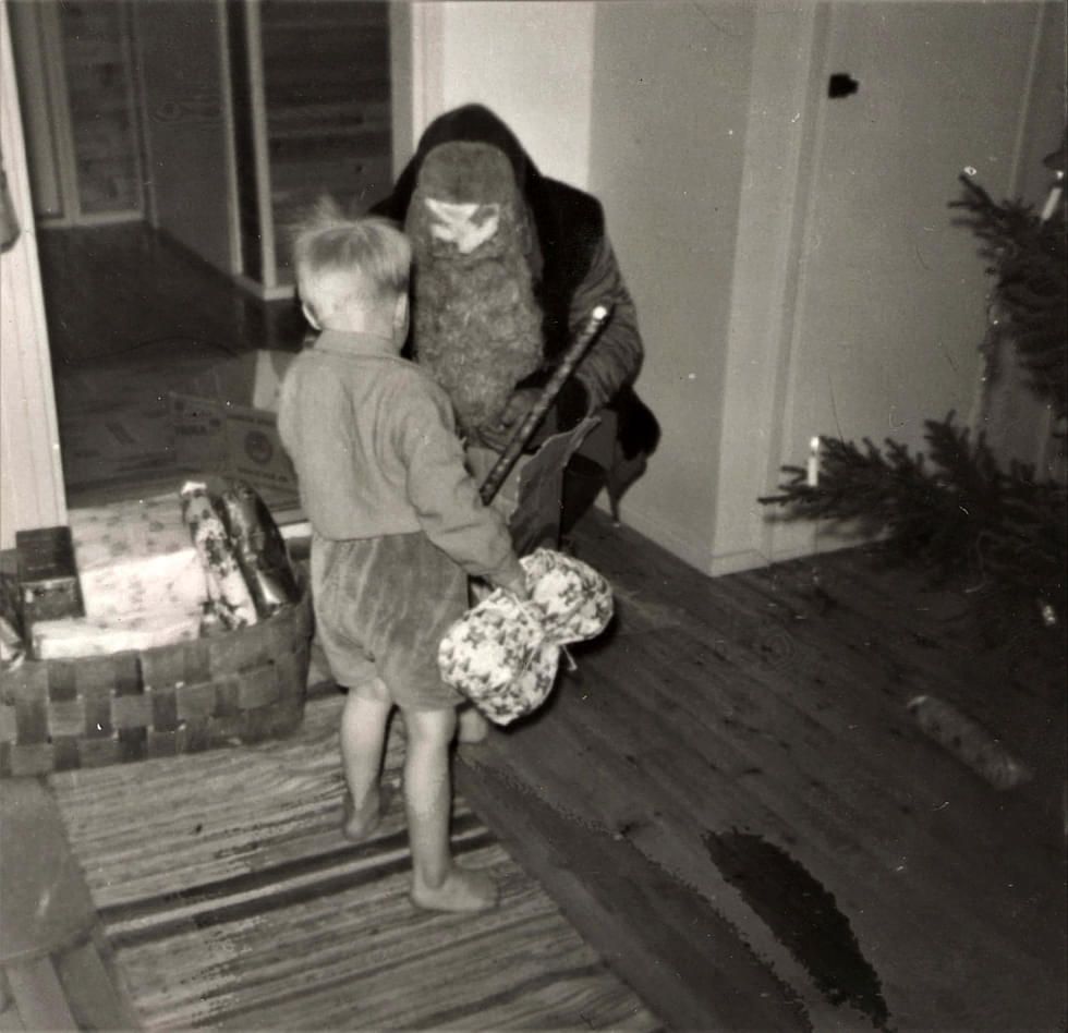 Joulumuiston yhteyteen saatiin myös kuva Mujejärveltä Autiovaaran joulusta vuonna 1965.