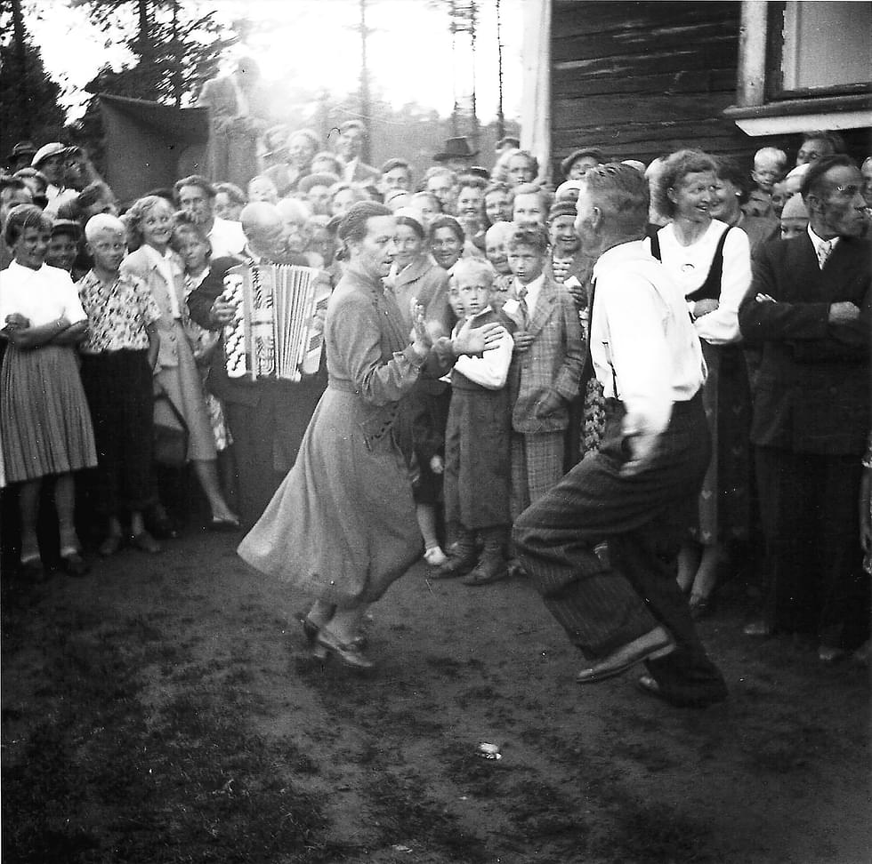 Ensimmäiset Valtimolla pidetyt Suojärven pitäjäjuhlat järjestettiin Kastellin pihassa 16.8.1953.