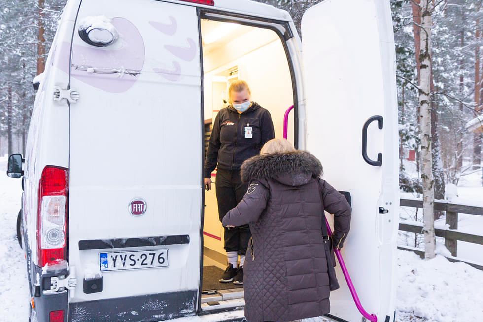 Monipalveluauto vieraili Höljäkässä joulukuussa.