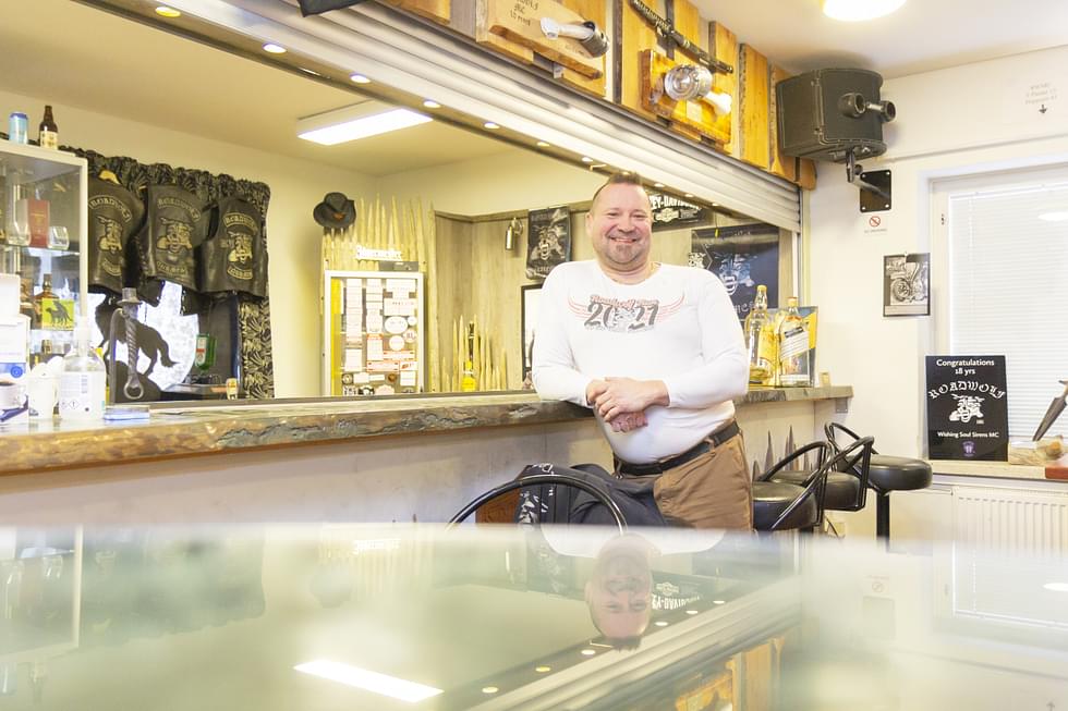 Nurmeksen moottoripyöräkerhon Roadwolf MC:n perustajajäsen Mika Mahlavuori täyttää tänään tiistaina 50 vuotta.