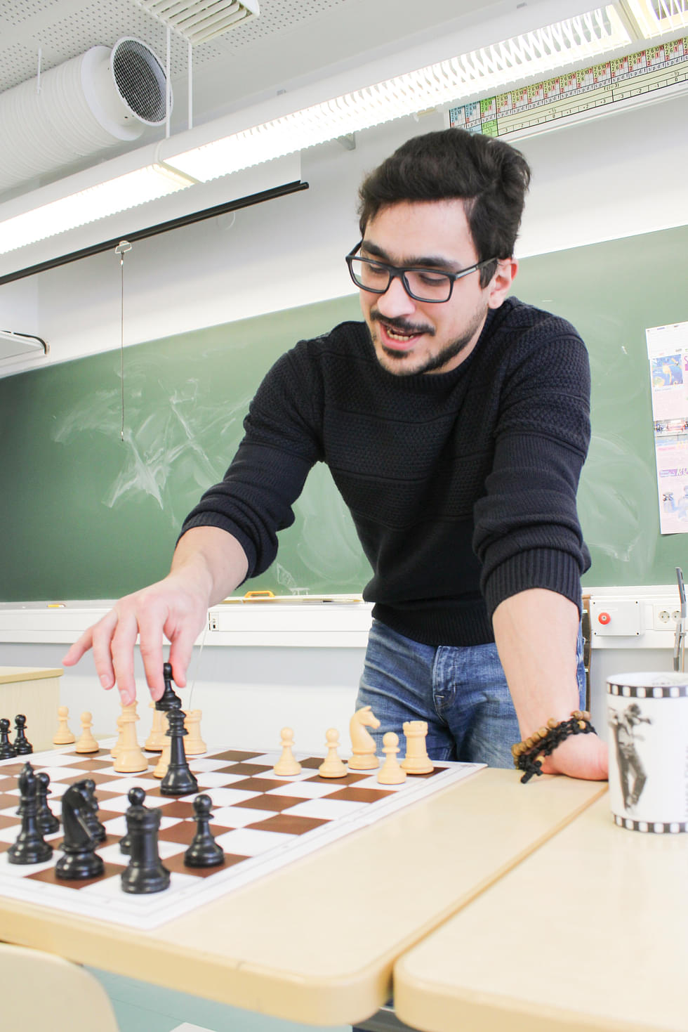 Matemaattinen ajattelu kuuluu myös shakkiin, Nicholas Grigoriadiksen yhteen rakkaaseen harrastukseen. Hän käy viikoittain Joensuussa shakkikerhossa ja pitää myös Valtimolla oppilaille shakkikerhoa.