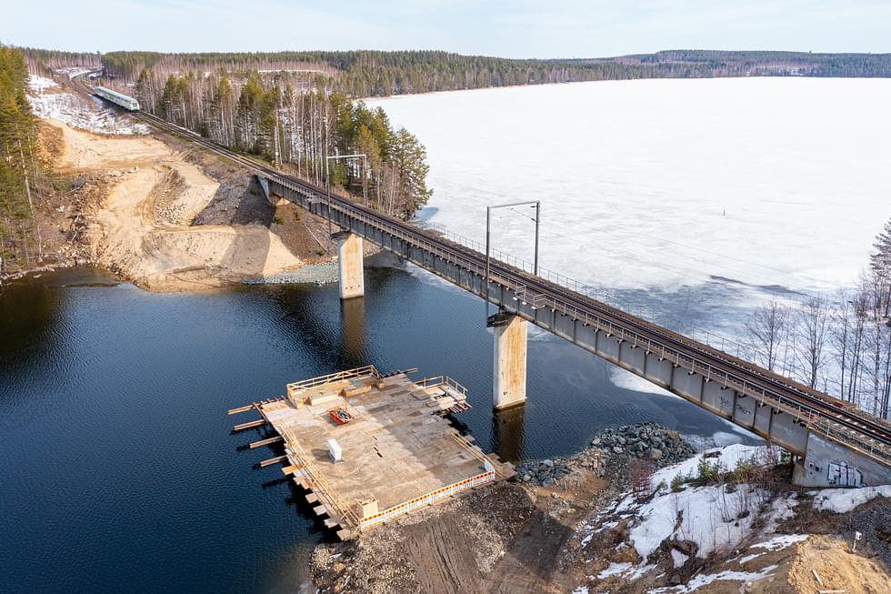 Vanha ratasilta aiotaan purkaa ennen uuden rakentamista Kiteen Syrjäsalmella. 