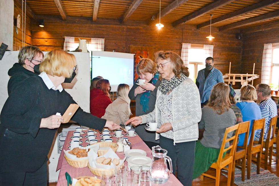 Pulaviikon avajaisia vietetään Ikolan museolla 2. toukokuuta korvikekahvien merkeissä. Kuva viime vuoden tapahtumasta.