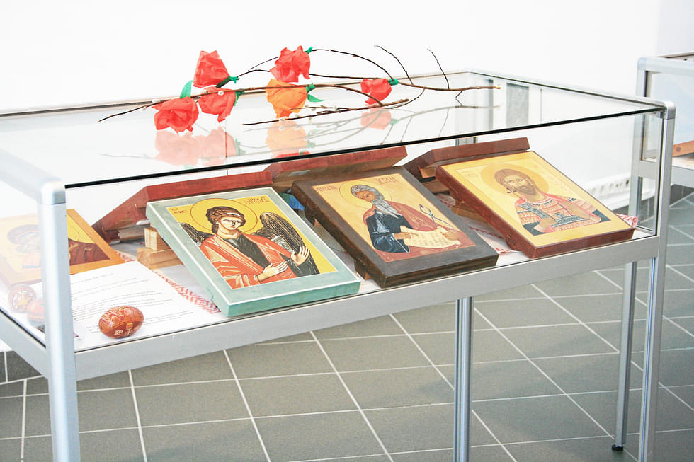 Lauantaina esillä on myös ikonitaide. Kuva on kansalaisopiston näyttelystä vuodelta 2012.