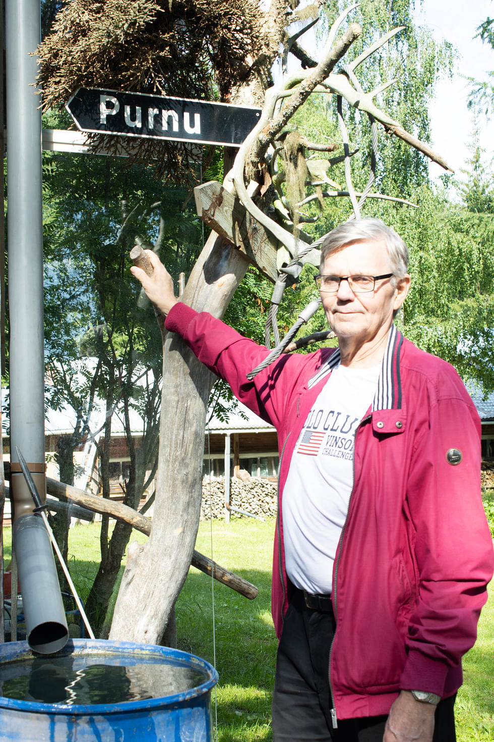 Pentti Kärki viettää Valtimolla veljensä perheen Jytkylässä varsin usein aikaa. Hannu ja Pirjo Kärjen kesäpaikalla on Purnun suuntaan osoittava ja perheen kotitilasta muistuttava tienviitta. 