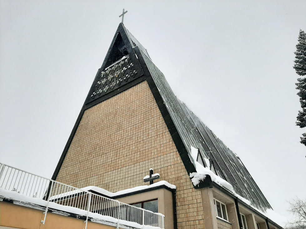 Kuvassa on Pielisensuun kirkko.