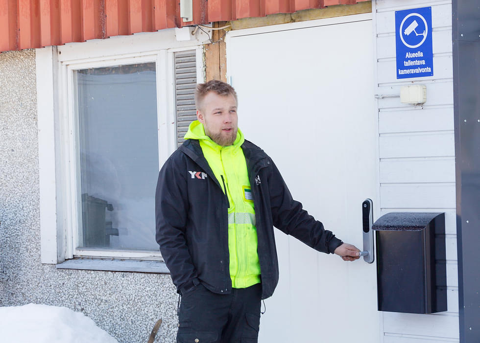 Antti Turusen yritystoiminta mahtuu entisen bussihallin suojiin ja tilaa jää ylikin vuokrattavaksi toisille yrittäjille.