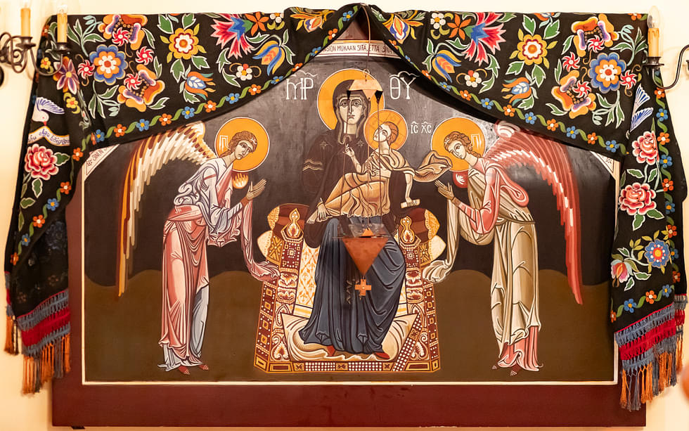Munkki Stefanoksen persoonallista ikonitaidetta, Hyvinkään kirkon alttari-ikoni.