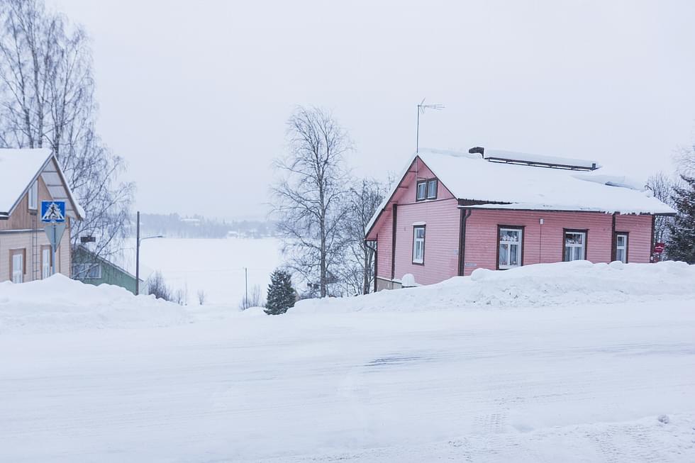 Pikku Siperia -elokuvaa kuvataan Nurmeksen keskustassa Työväenkadun ja Nurmeksenkadun risteyksessä.