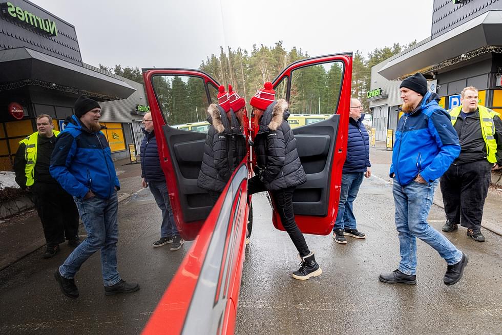 Pielisen pohjoispäästä lähti yhteensä parisenkymmentä mielenosoittajaa Kuopioon, osa omilla autoillaan.