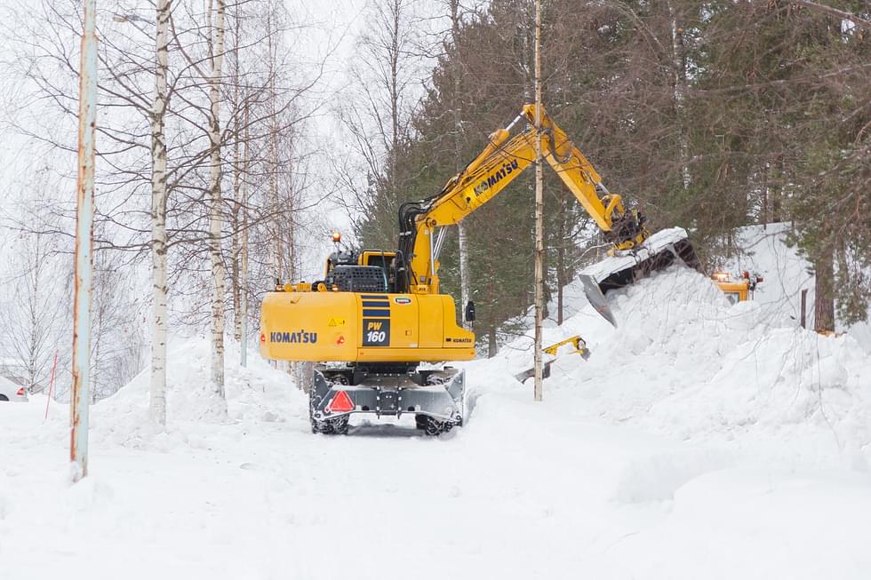 Helmikuun lumisateet työllistivät aurauskalustoa Nurmeksessa.