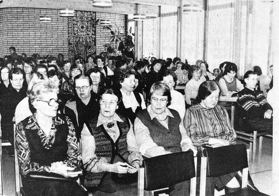 Valtimolaisia oli saapunut runsaasti viettämään emäntäpäivää, kerrottiin Ylä-Karjalassa 5.4.1984.