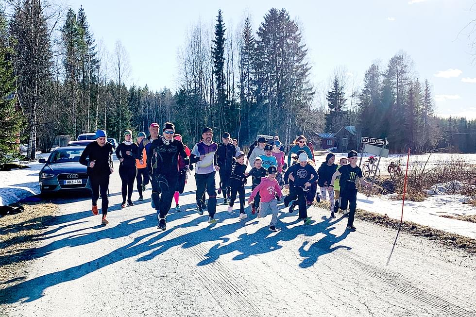 Vappupäivän harjoitusjuoksuissa oli lähes 30 juoksijaa valmistautumassa Kalliojärvi-juoksuun.