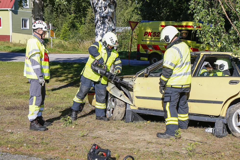 Pelastuslaitos järjesti pelastusnäytöksen Nurmeksen keskustassa vuonna 2022.