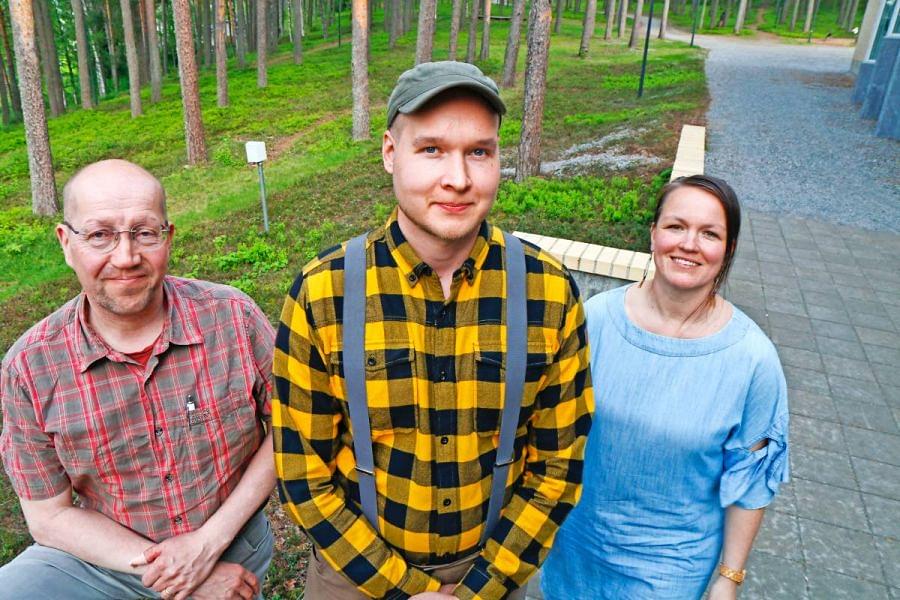 Olli Kakkinen, Joni Sisso ja Matleena Muhonen toivovat, että asukkaat ottaisivat vilkkaasti kantaa lähimetsiensä hoitoon.