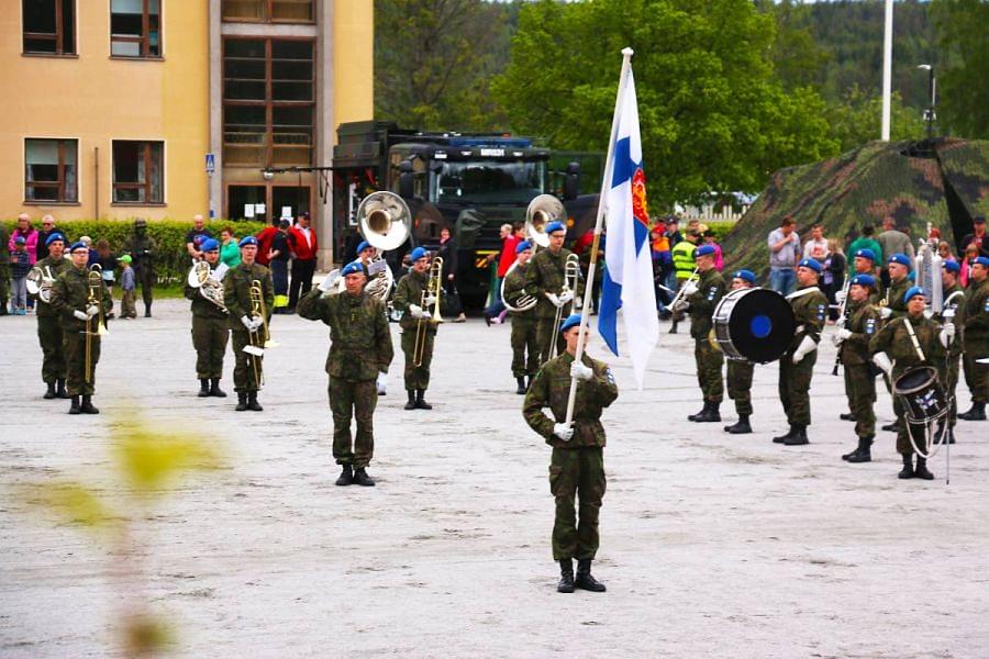 Armeijan väkeä näkyi Nurmeksessa viimeksi vuonna 2015, kun Wihuri 2015 -sotaharjoituksen yleisötilaisuus toi Keskustan kentälle muun muassa puolustusvoimien varusmiessoittokunnan.