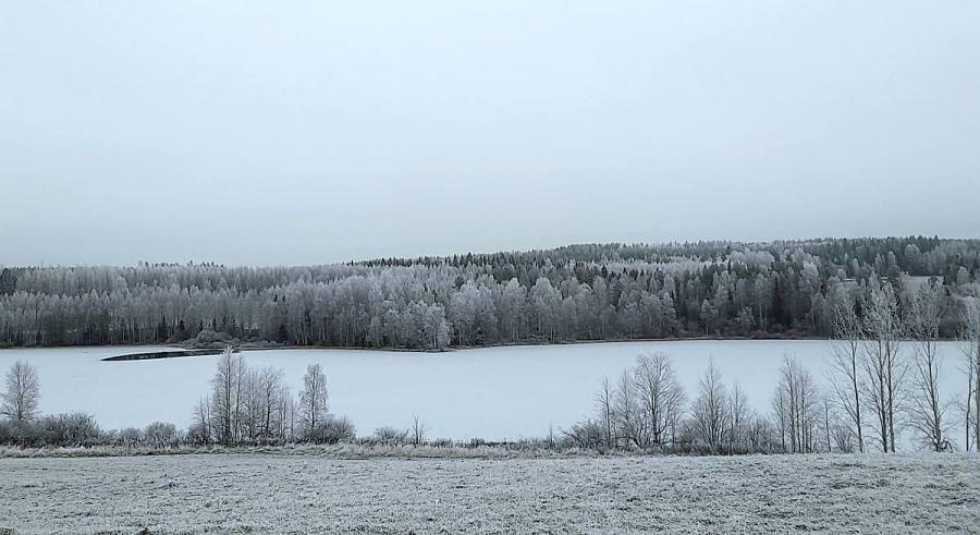 Ensimmäinen reipas pakkasyö jääti järven 22.10.