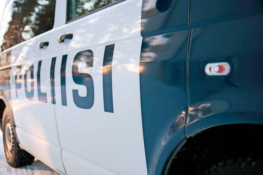 Poliisi pyytää havaintoja suden liikkeistä Petäiskylässä.